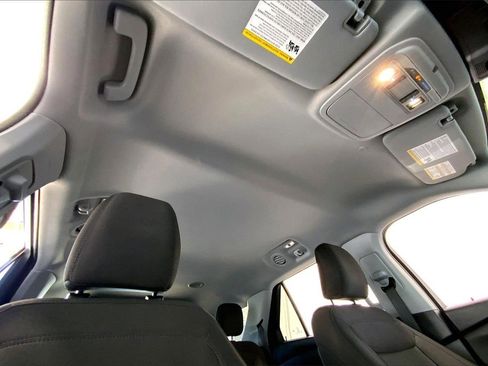 Used 2022 Ford Explorer XLT image 27