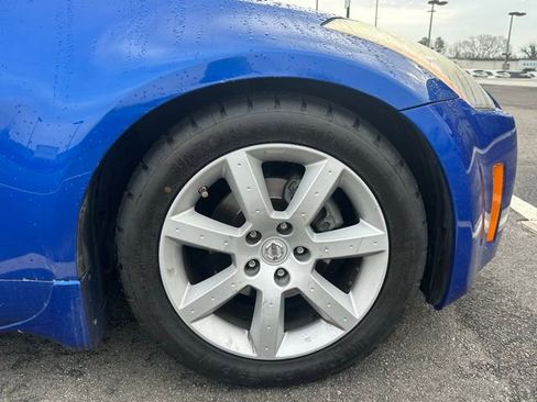 Used 2005 Nissan 350Z Enthusiast w/ (S02) Side Air Bags Pkg image 12