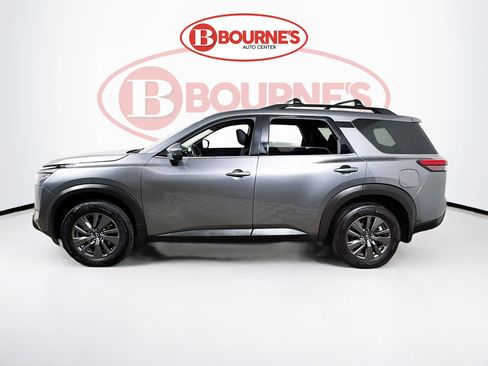 Used 2024 Nissan Pathfinder SV w/ Black Appearance Package image 7