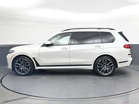 Used 2021 BMW X7 M50i w/ Dynamic Handling Package AWD/4WD image 9