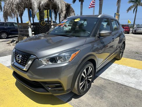 Used 2019 Nissan Kicks SV image 1