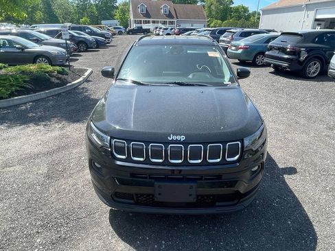 Used 2022 Jeep Compass Latitude w/ Convenience Group AWD/4WD image 3