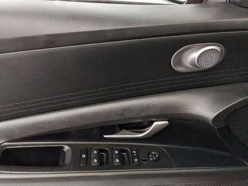 Used 2024 Hyundai Elantra SEL image 16