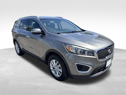 Used 2016 Kia Sorento AWD image 1