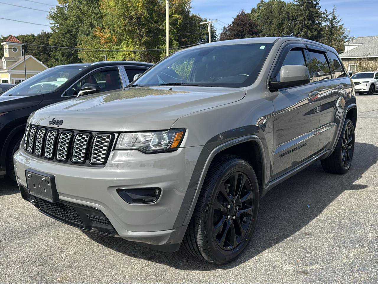 Used 2021 Jeep Grand Cherokee Laredo X AWD/4WD image 1