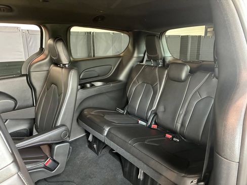 New 2026 Chrysler Pacifica Select AWD/4WD image 18