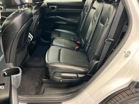 Used 2023 Kia Sorento S w/ Panoramic Sunroof Package image 21