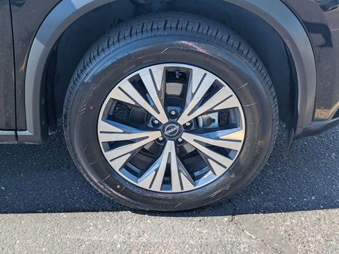 Certified 2023 Nissan Rogue SV image 10