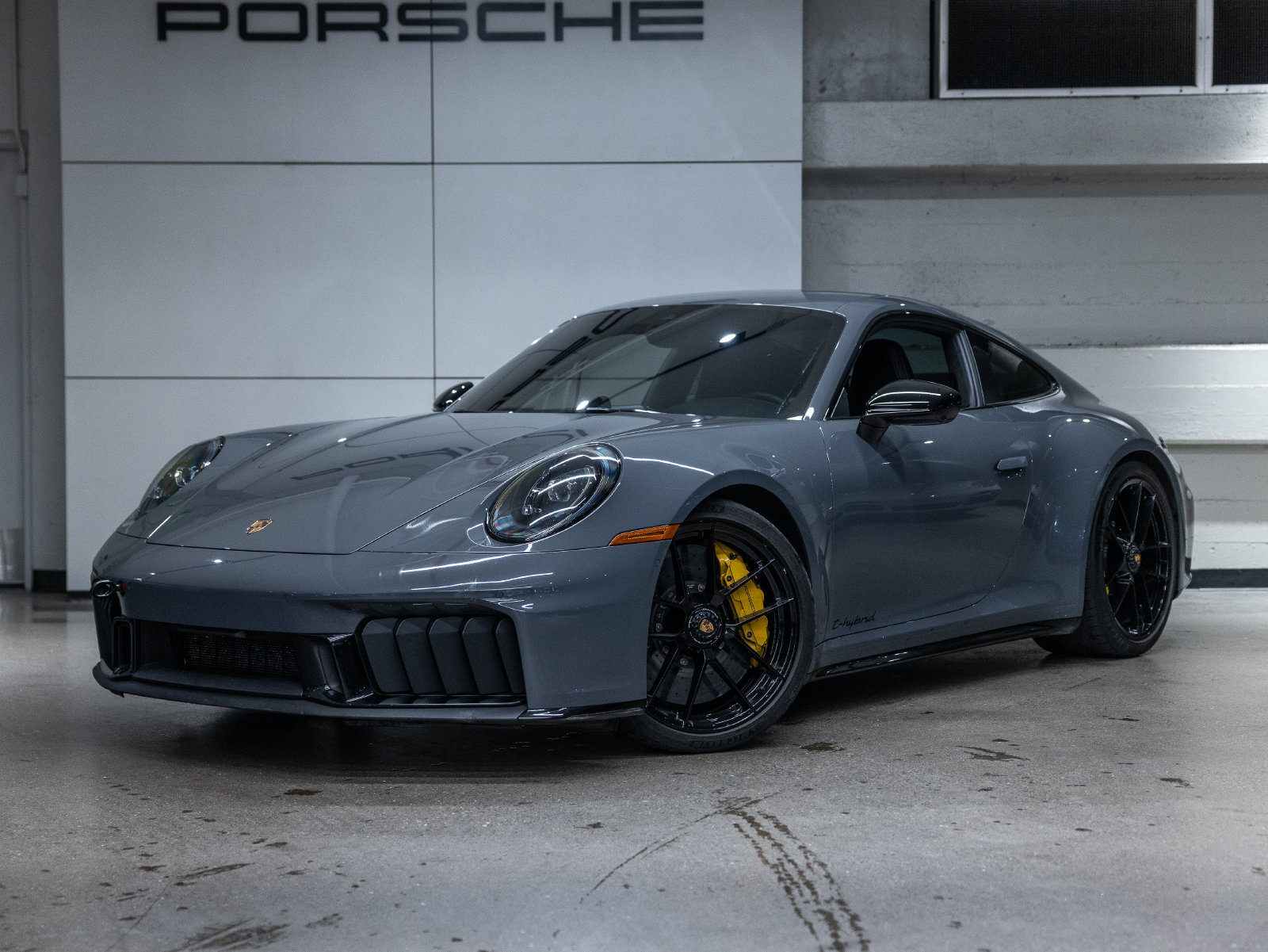 Certified 2025 Porsche 911 Carrera 4 GTS AWD/4WD image 1