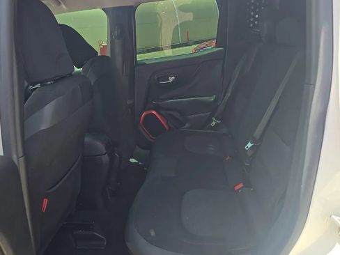 Used 2015 Jeep Renegade Trailhawk AWD/4WD image 6