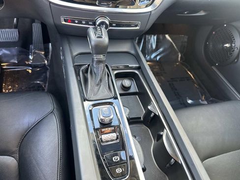 Used 2020 Volvo S60 T6 Momentum image 13
