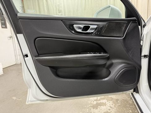 Used 2020 Volvo S60 T6 Momentum image 7