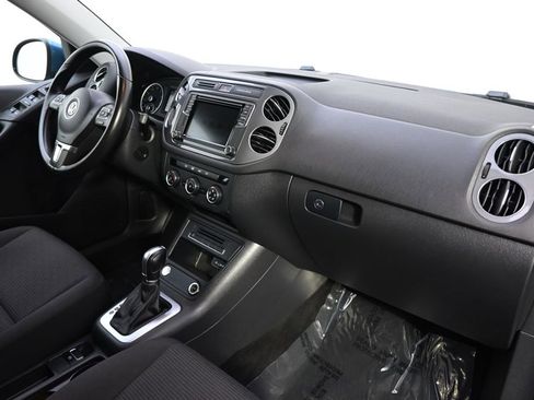 Used 2018 Volkswagen Tiguan Limited w/ Premium Package image 15