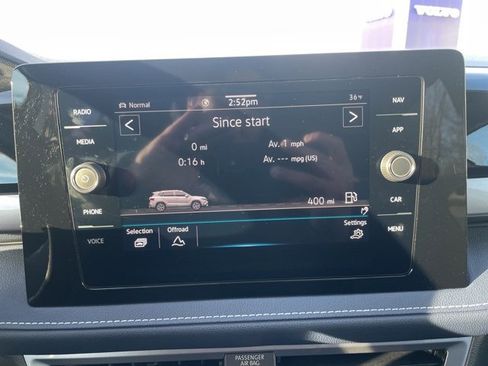 Certified 2025 Volkswagen Taos SEL image 19