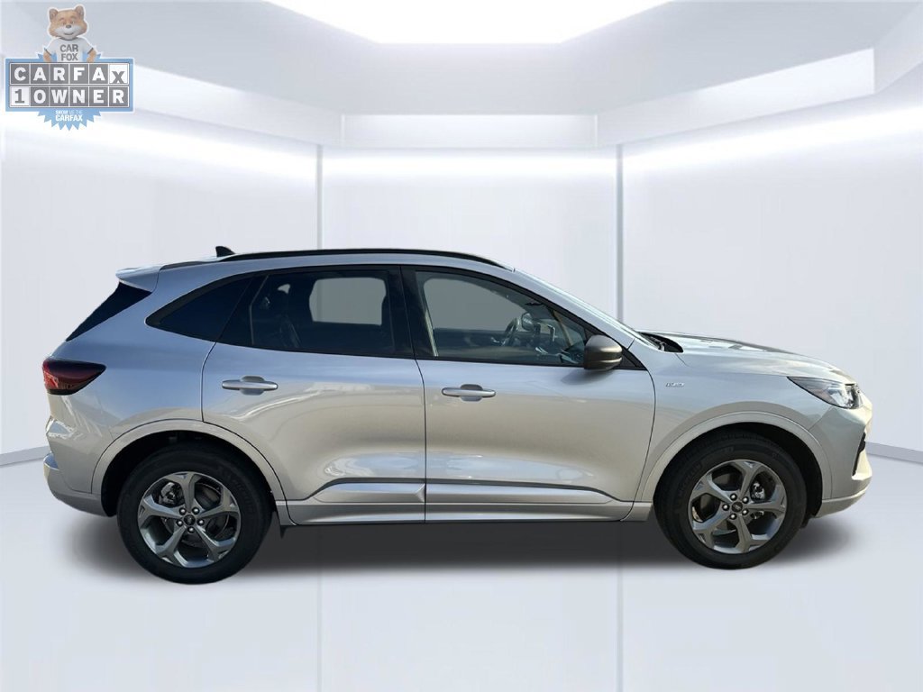 Used 2023 Ford Escape ST-Line w/ Tech Pack #1 AWD/4WD image 2