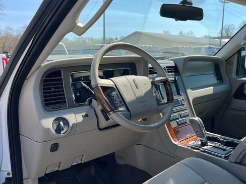 Used 2011 Lincoln Navigator L 4WD image 13