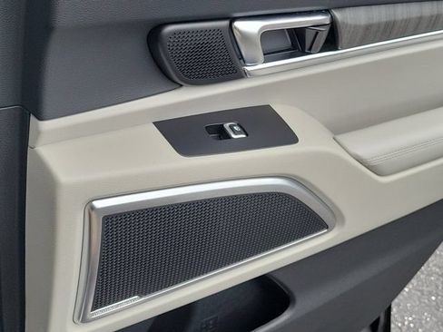 Used 2024 Kia Telluride SX w/ Towing Package FWD image 7