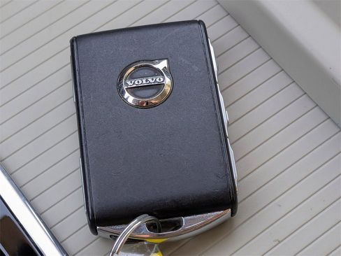 Used 2020 Volvo S60 T5 Momentum image 32