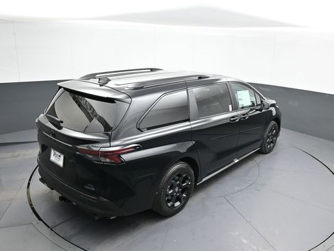 New 2026 Toyota Sienna XLE Woodland Edition image 40