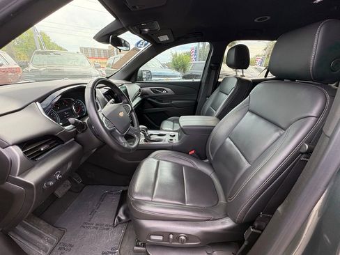 Used 2023 Chevrolet Traverse LT FWD image 13