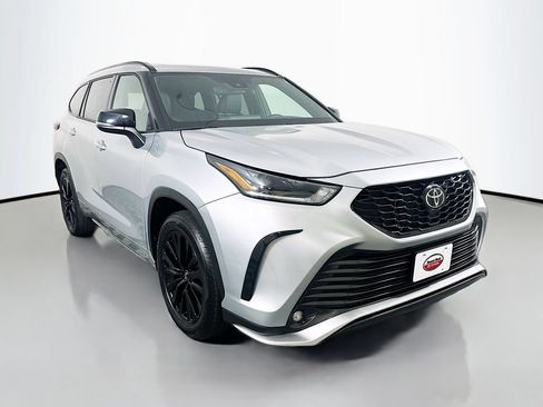 Certified 2025 Toyota Highlander XSE AWD/4WD image 3