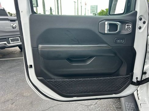 Used 2024 Jeep Wrangler Unlimited Sahara AWD/4WD image 33