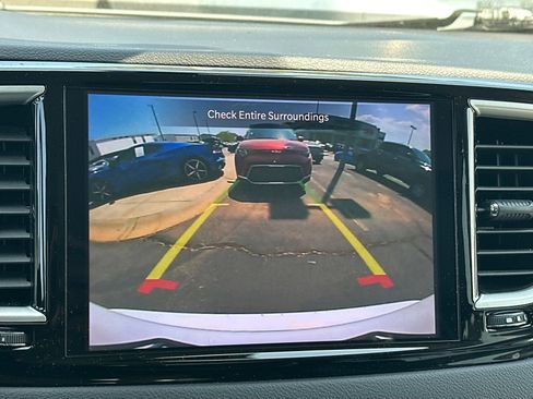 Used 2024 Chrysler Pacifica Touring-L image 13