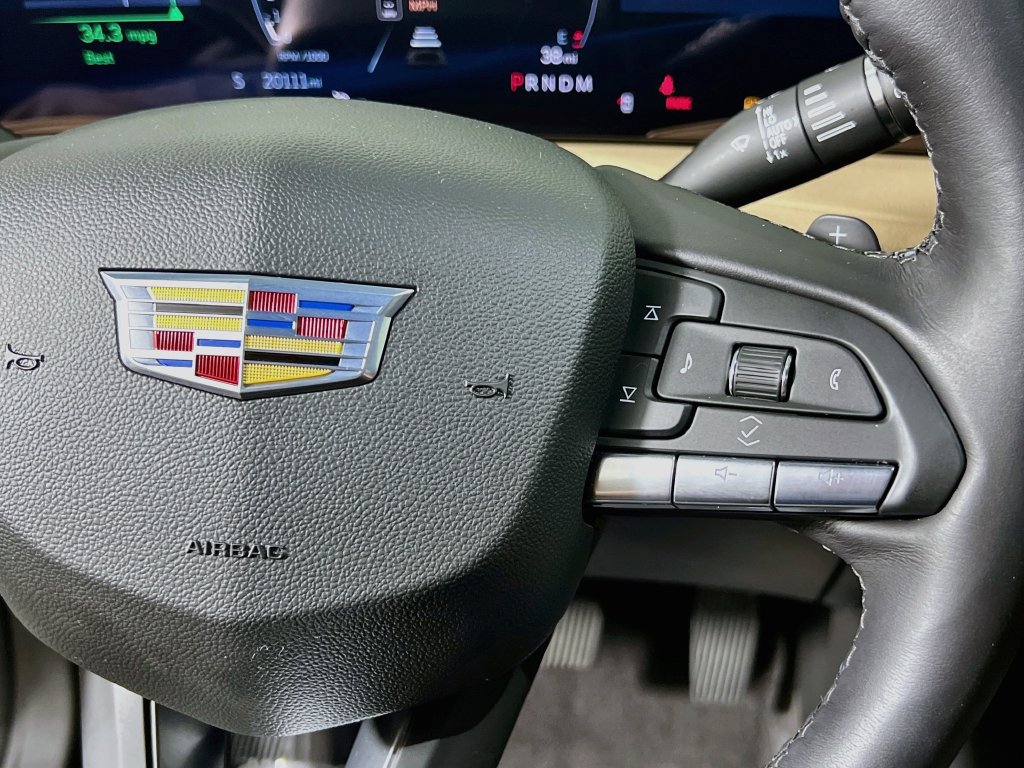 Used 2024 Cadillac XT4 Premium Luxury w/ Technology Package FWD image 17