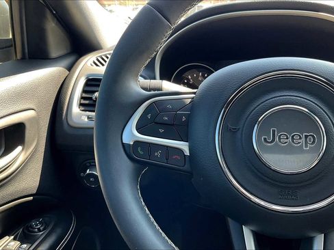 Used 2021 Jeep Compass Latitude image 24