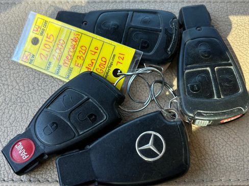 Used 2000 Mercedes-Benz E 320 E 320 Sedan 4D image 15