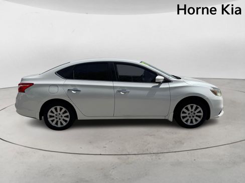 Used 2017 Nissan Sentra SV image 3
