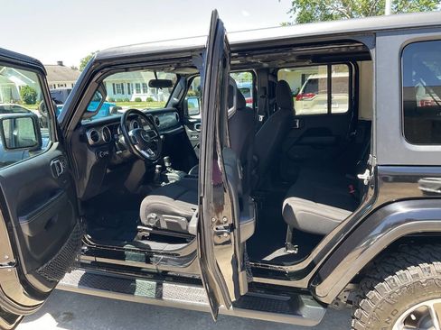 Used 2020 Jeep Wrangler Unlimited Sahara AWD/4WD image 9