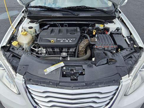 Used 2013 Chrysler 200 LX FWD image 18