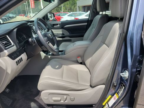 Used 2018 Toyota Highlander XLE FWD image 14