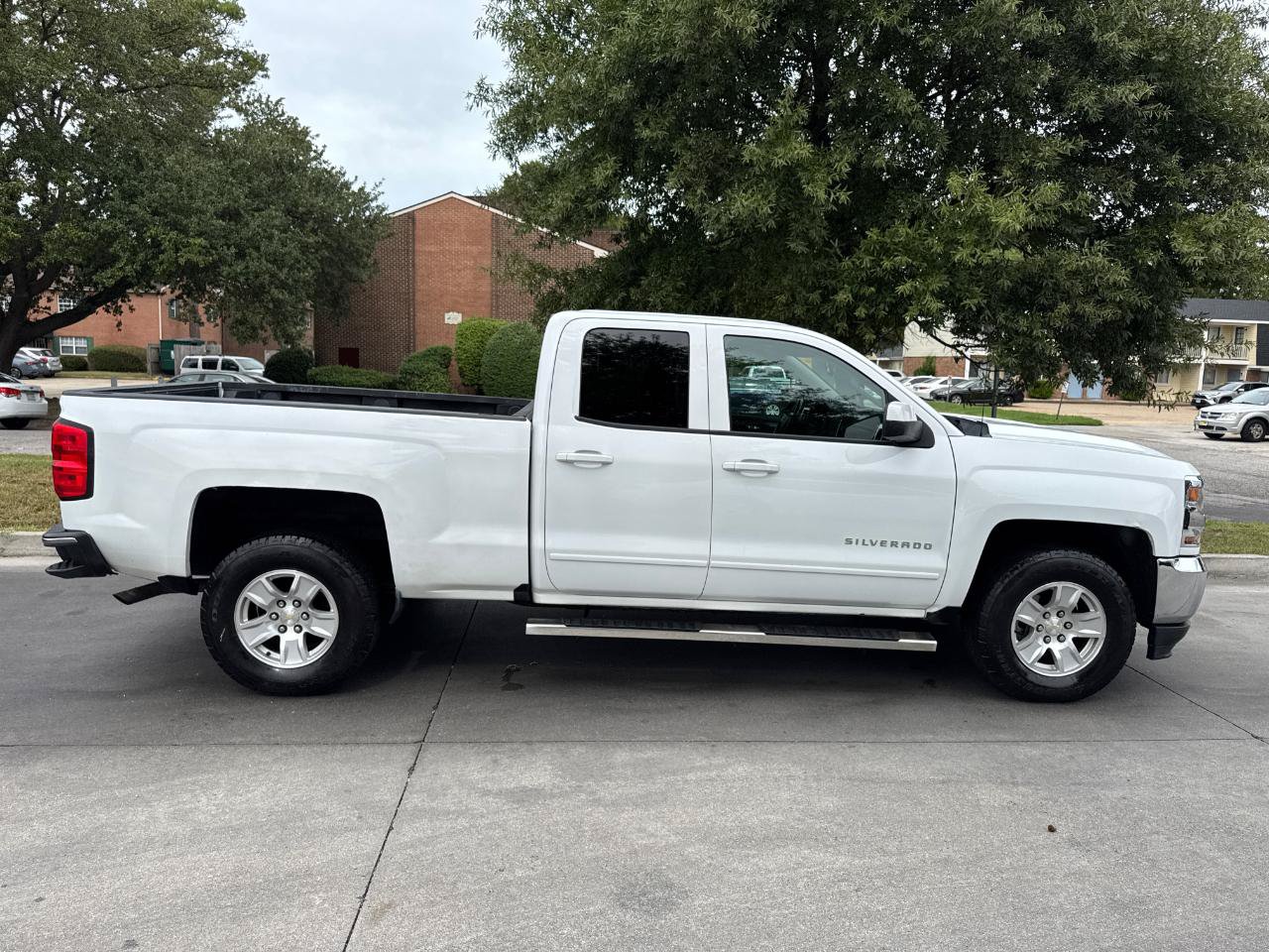 Used 2018 Chevrolet Silverado 1500 LT w/ All Star Edition AWD/4WD image 8