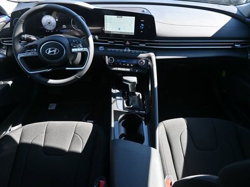 Used 2025 Hyundai Elantra SEL w/ Cargo Package image 14