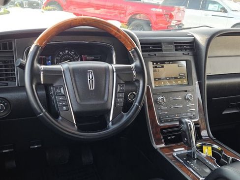 Used 2017 Lincoln Navigator L Select image 19