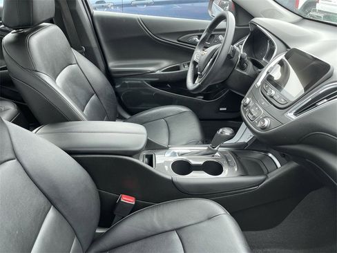 Used 2017 Chevrolet Malibu LT w/ Leather Package image 10