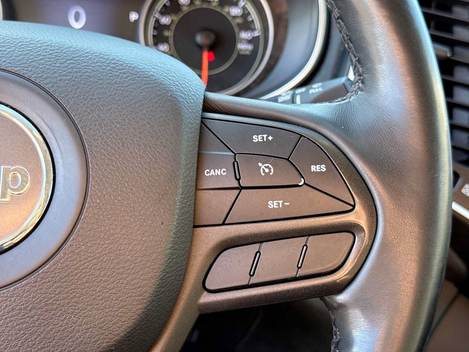 Used 2019 Jeep Cherokee Trailhawk w/ Cold Weather Group AWD/4WD image 23