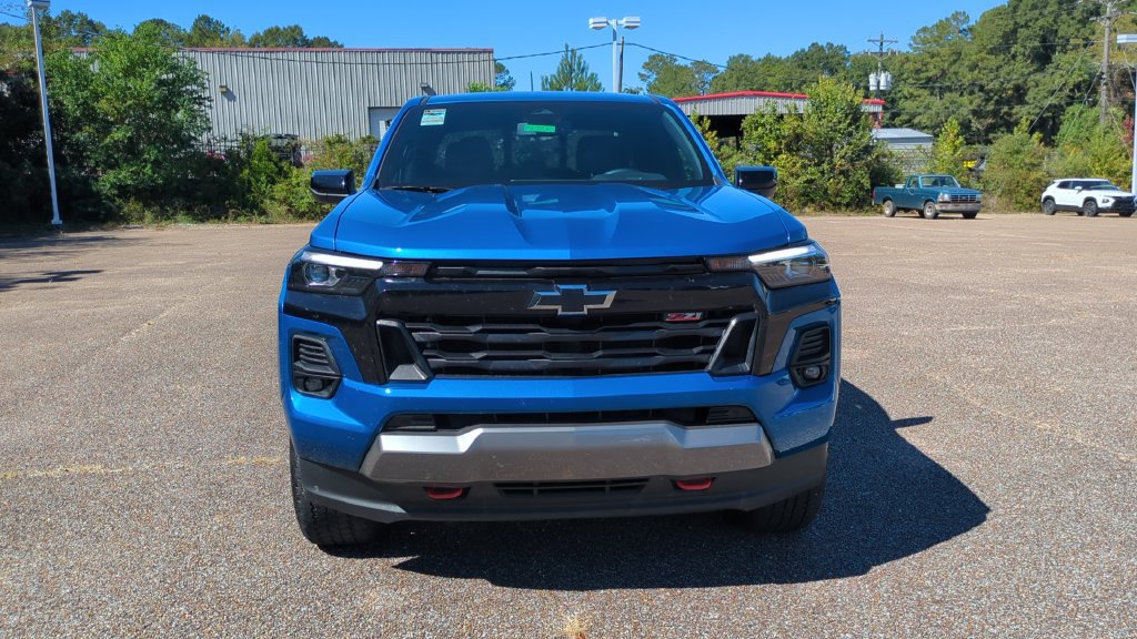 Used 2024 Chevrolet Colorado Z71 w/ LPO, Dark Essentials Package AWD/4WD image 2