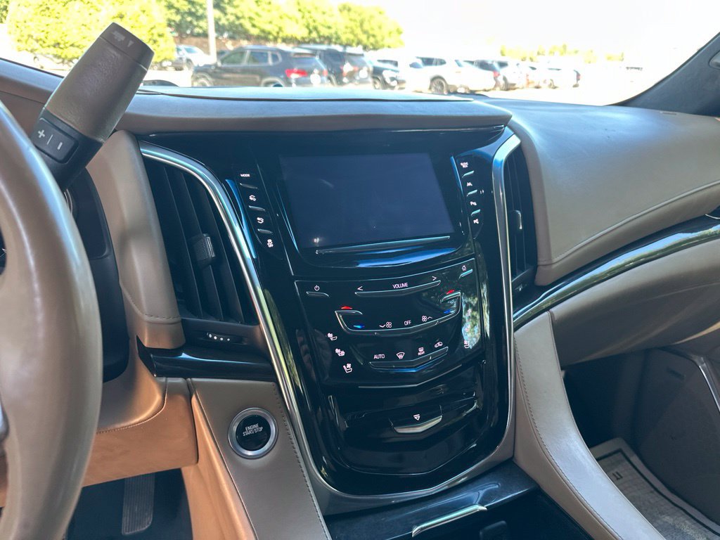 Used 2018 Cadillac Escalade Platinum AWD/4WD image 22