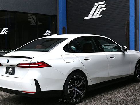 Used 2025 BMW 540i xDrive w/ Premium Package image 6