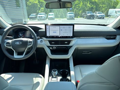New 2026 Ford Explorer Active w/ Active Comfort Package AWD/4WD image 3