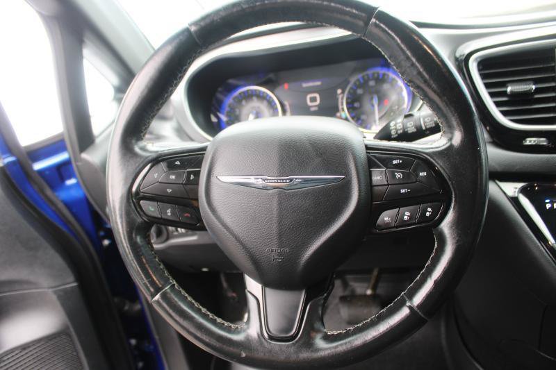 Used 2019 Chrysler Pacifica Touring-L w/ Advanced Safetytec Group FWD image 9