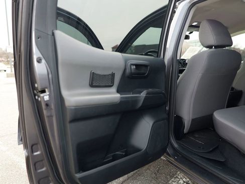 Used 2016 Toyota Tacoma SR image 24