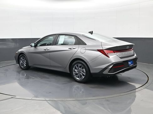 Certified 2024 Hyundai Elantra SEL FWD image 8