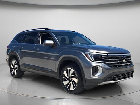 Certified 2024 Volkswagen Atlas SE FWD image 8