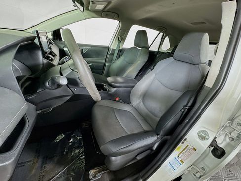 Certified 2022 Toyota RAV4 LE image 12