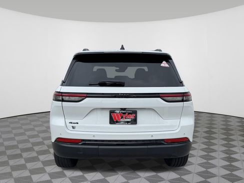 Used 2023 Jeep Grand Cherokee Altitude image 20