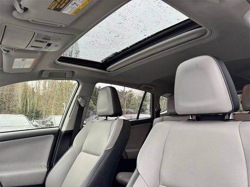 Used 2017 Toyota RAV4 Limited image 22